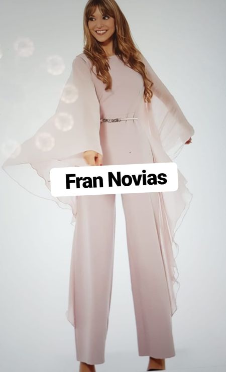 Mono con mangas cascada