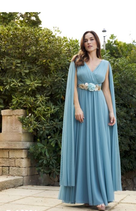 Traje corte griego con mangas desmontables y cinturon de flores