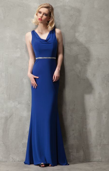 Traje de fiesta entallado con espalda semitransparente