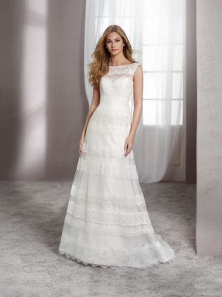 Traje de novia boho corte recto con encaje