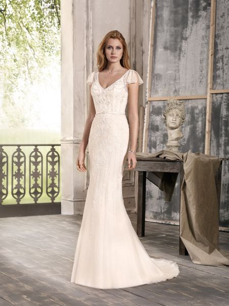 Traje de novia con bordado en pedreria