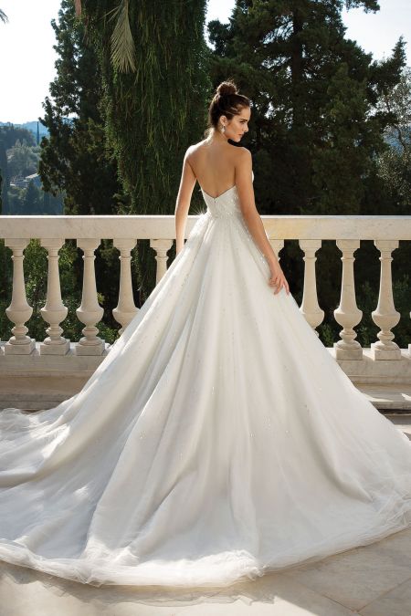 Traje de novia corte princesa con lentejuelas