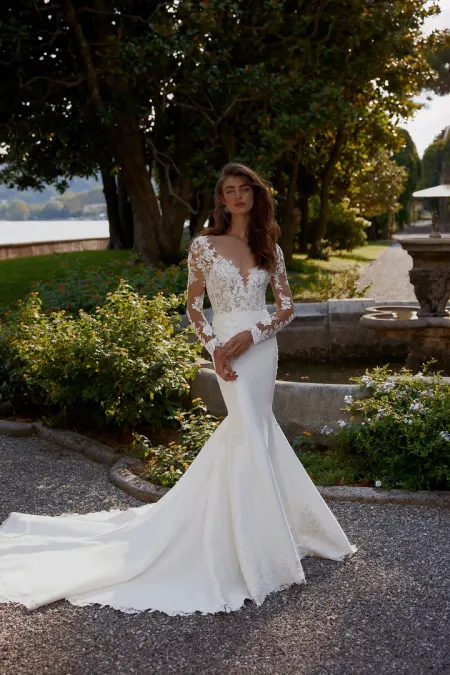 Traje de novia corte sirena con encaje bordado y mangas