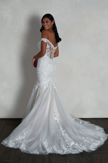 Traje de novia corte sirena con encaje, pedreria y transparencias