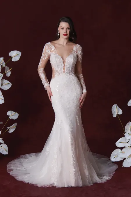 Traje de novia corte sirena con transparencias y detalles en pedreria