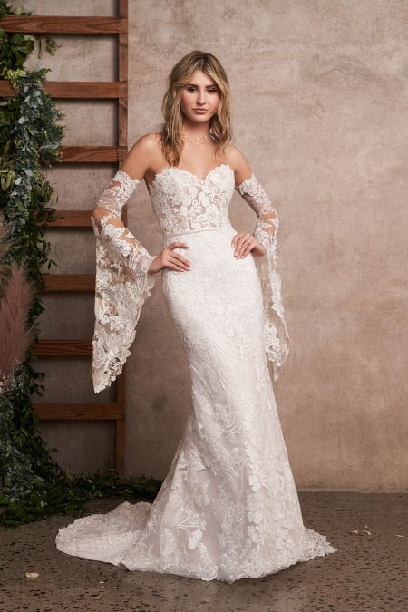 Traje de novia corte sirena palabra de honor con guipur. Mangas opcional
