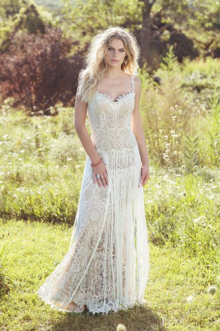 Traje de novia de encaje veneciano con falda de flecos