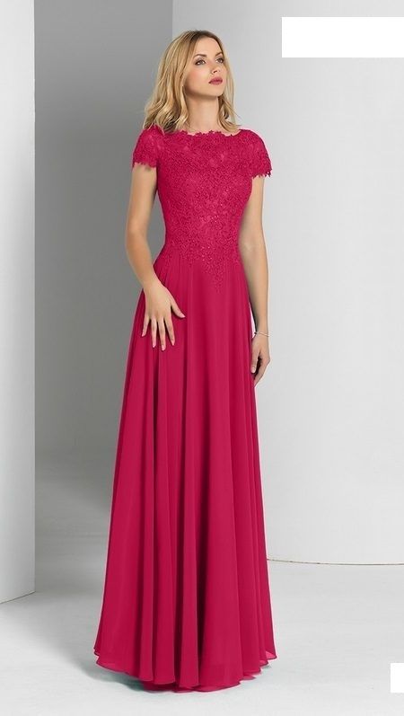 Vestido corte en la cintura con cuerpo de encaje