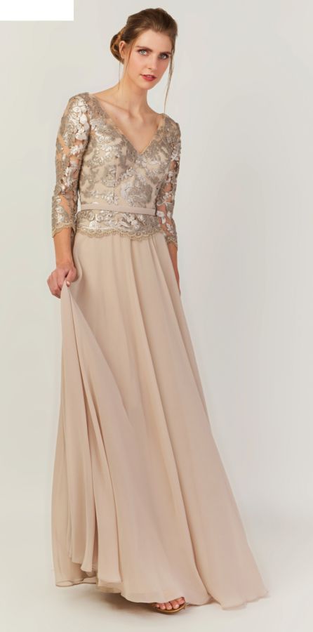 Vestido corte en la cintura con cuerpo de lentejuelas y manga