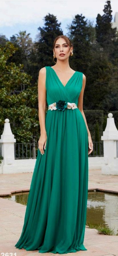 Vestido corte griego con cinturon de flores