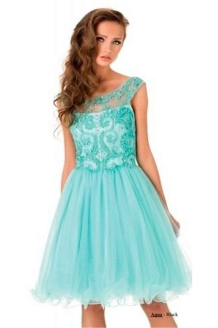 Vestido corte princesa con cuerpo bordado en pedrería