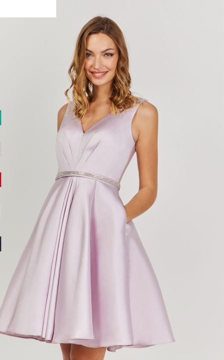 Vestido corte princesa con detalles en pedreria 