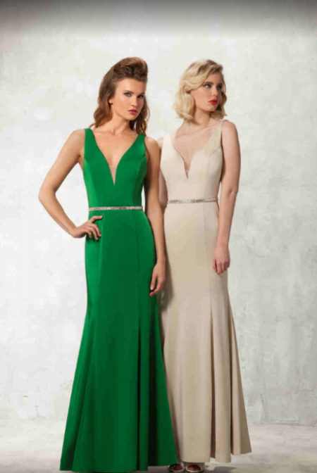 Vestido corte sirena con detalles en pedreria y espalda en pico