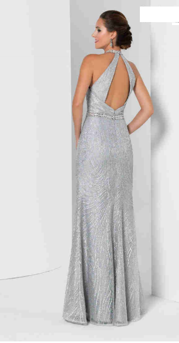 Vestido corte sirena con espalda abierta