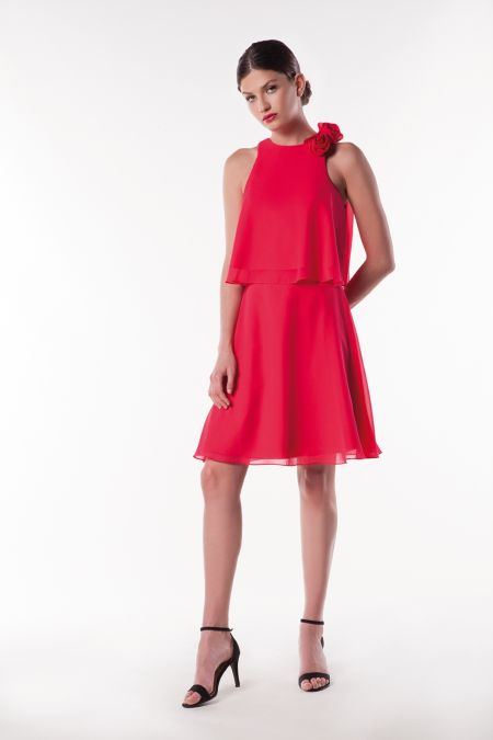 Vestido corto de capas