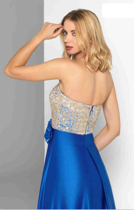 Vestido de raso con cuerpo de guipur