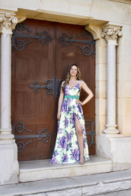 Vestido largo con estampado floral y abertura frontal